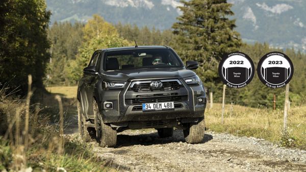 Toyota-Hilux-exterieur-voorkant-award-2