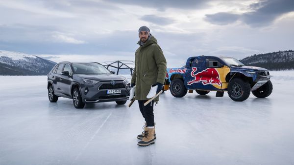 Toyota-Hilux-world-Kjeld-Nuis-record-schaatsen