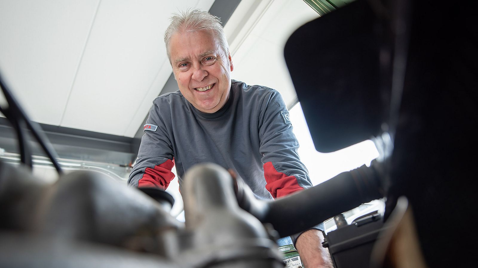 Toyota, Jos Houwers, vanuit motorkap