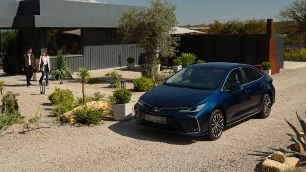 Toyota Yaris arka camında engelli kullanıcı etiketi