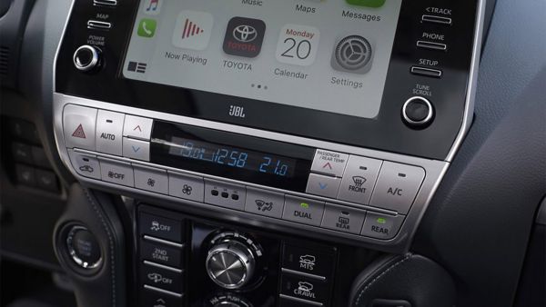 Toyota-Land-Cruiser-interieur-radio