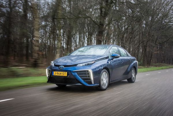 Toyota Mirai, exterieur, linksvoor, blauw, rijdend