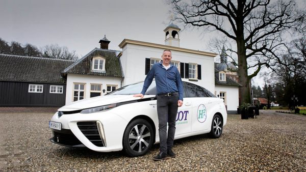 Toyota Mirai, exterieur, linksvoor, wit, Noot Personenvervoer, Martijn Kersing