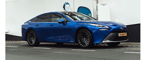 Toyota Mirai, exterieur, linksachter, blauw, rijdend