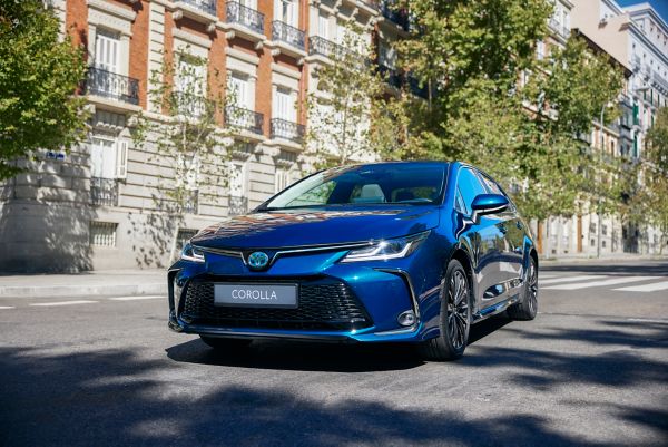 Corolla Sedan хибрид 