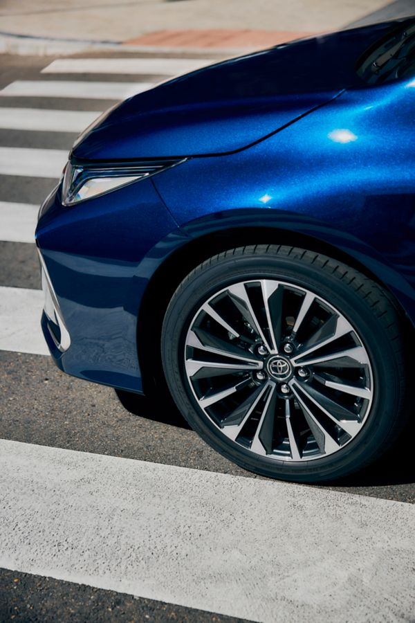 Corolla Sedan хибрид предница