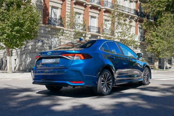 задна част на Corolla Седан Hybrid