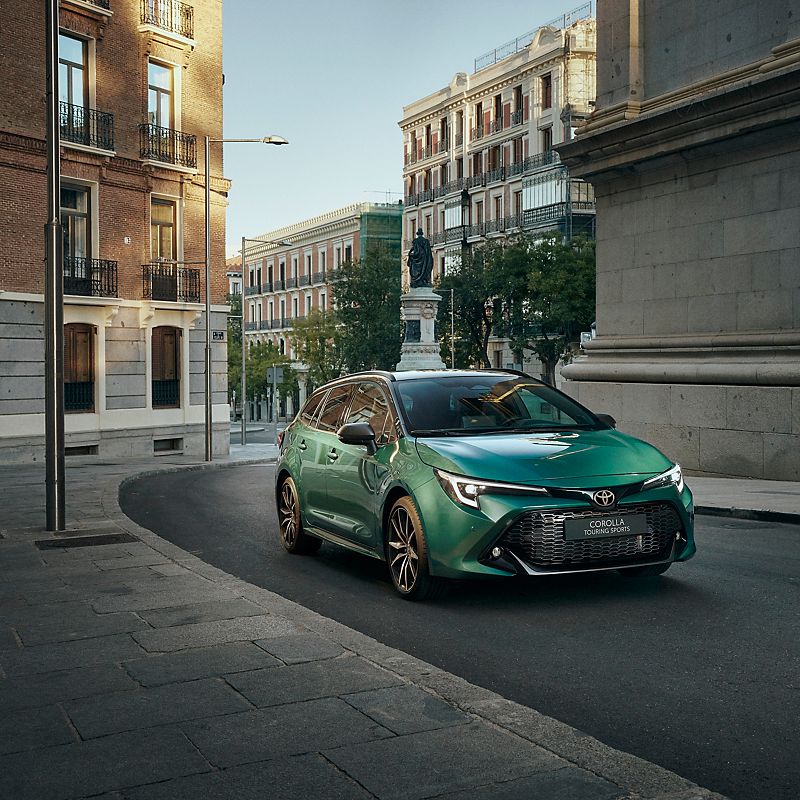 Toyota corolla touring on sale hybrid