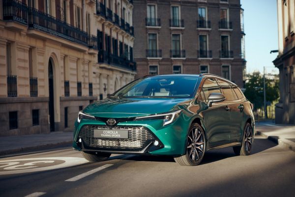 преден изглед Corolla TS