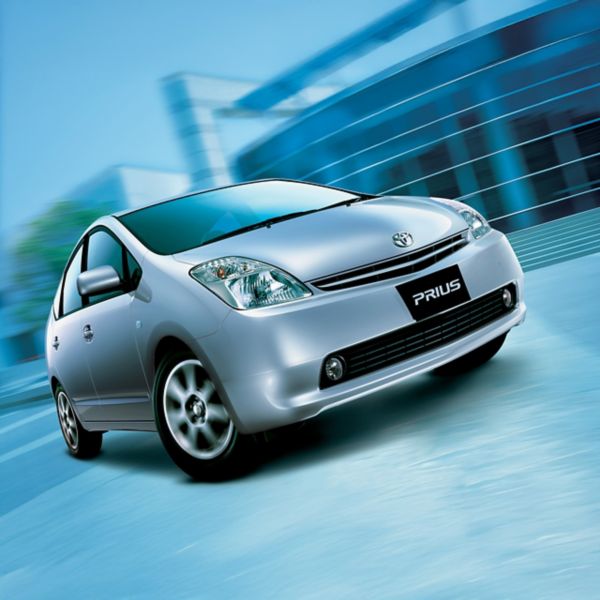 Toyota Prius 2, exterieur, schuin voor