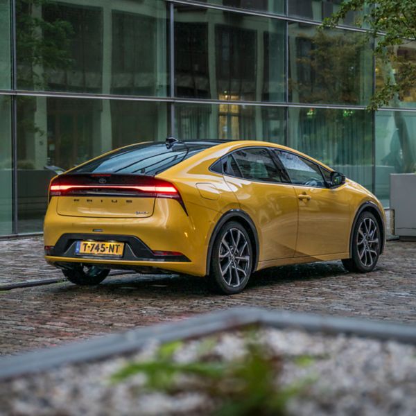 Toyota Prius 5 exterieur achterzijde