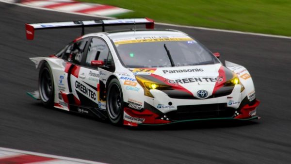 Toyota-Prius-GT300-2016_1