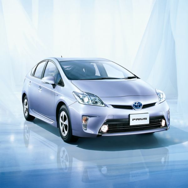 Toyota Prius Wagon, exterieur, schuin voor