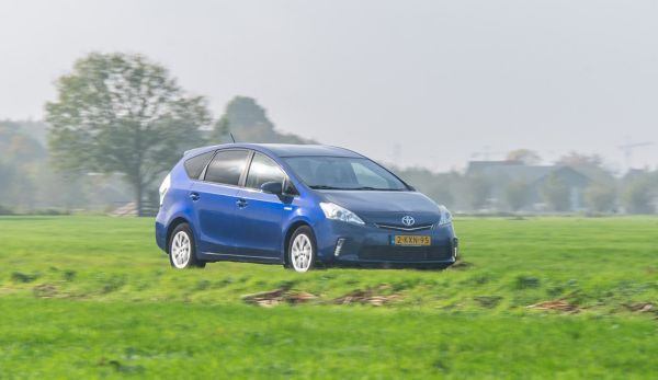 Toyota, PriusPlus, exterieur, dynamisch, linker, vooraanzicht