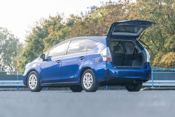 Toyota, PriusPlus, exterieur, linker, achter, zijaanzicht, kofferbak, open