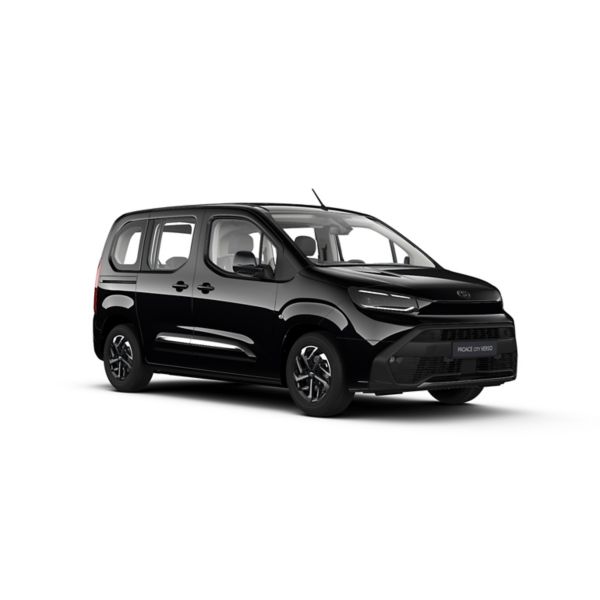 Ein schwarzer Toyota Proace City Verso steht diagonal zur Kamera vor neutralem Hintergrund.