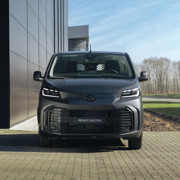 Toyota, Proace, Worker, Stealth, vooraanzicht, exterieur, stilstaand