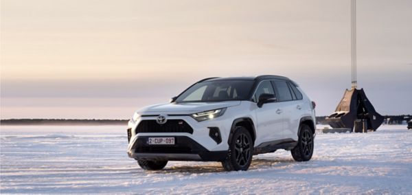 Toyota-RAV4-exterieur-schuinvoor-wit-header