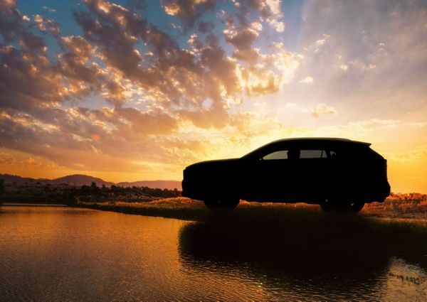 Toyota SUV, exterieur, zijkant, silhouet, zonsondergang