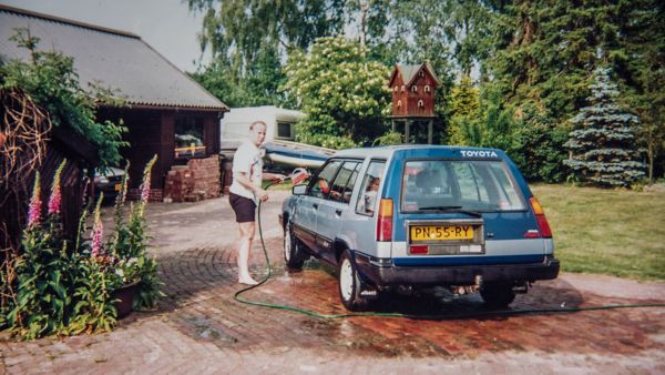 Toyota Tercel exterieur driekwart linksachter auto wassen