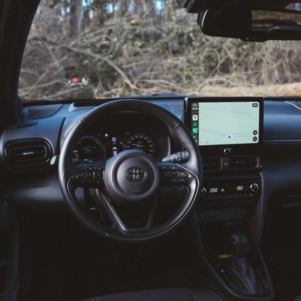 Toyota Yaris Cross, interieur, dashboard, stuur, navigatie