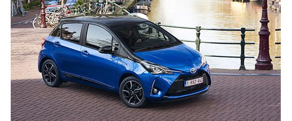 Toyota Yaris Hybrid, schuin voor, blauw, exterieur