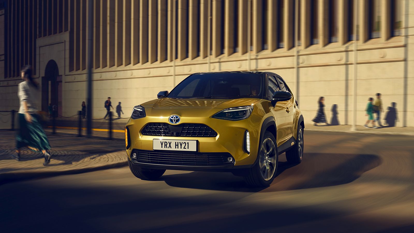 Toyota-Yaris-cross-exterieur-geel-voorkant