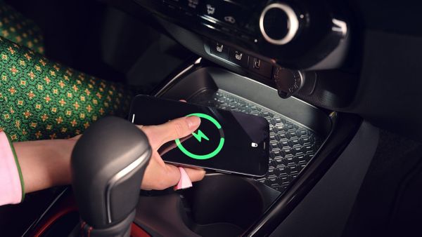 Toyota-aygo-x-interieur-mobiel