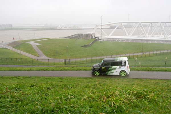 Toyota bB, exterieur, zijkant, waterkering