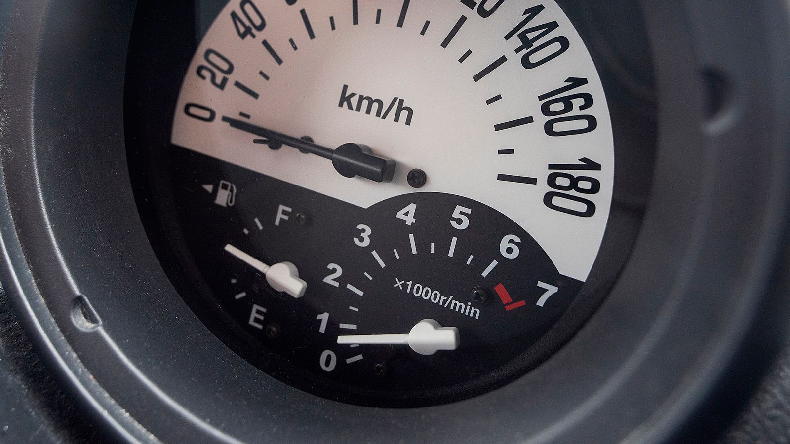 Toyota bB, interieur, toerenteller, zwart