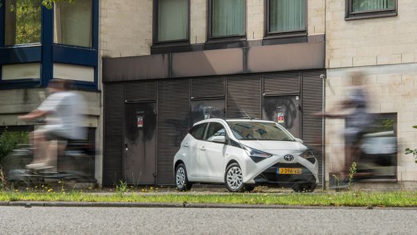 Toyota, blikvanger, van, de, maand, Aygo, van, een, oud, vrouwtje