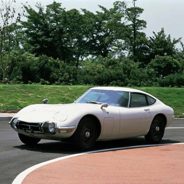 Toyota 2000GT exterieur driekwart voor wit
