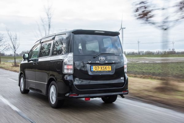 Toyota, exterieur, Voxy, DavidMan, schuinachter, rijdend