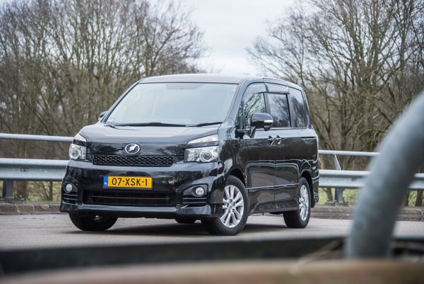 Toyota, exterieur, Voxy, DavidMan, schuinvoor