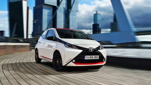 Toyota, exterieur, aygo, wit, zijaanzicht, rijdend