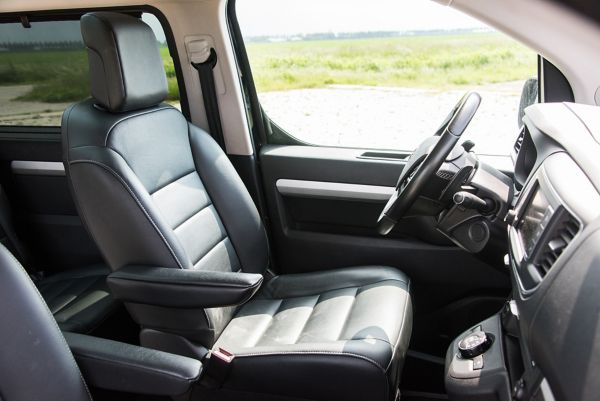 Toyota, interieur, Proace, voorin, stoelen, dashboard