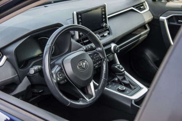 Toyota-interieur-RAV4-dashboard