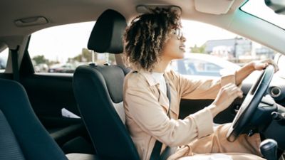 Vermijd rugpijn dankzij een juiste zithouding in de auto