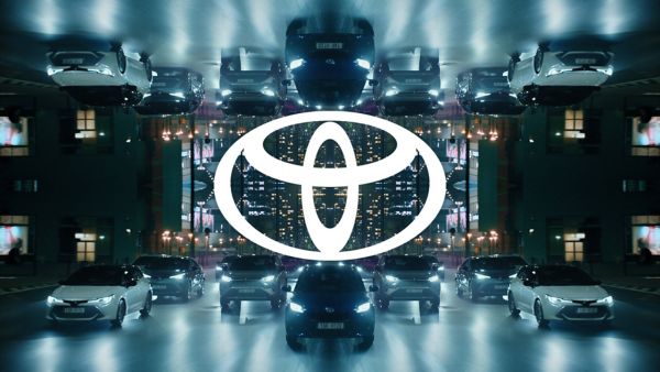 Toyota merklogo, met range Toyota modellen