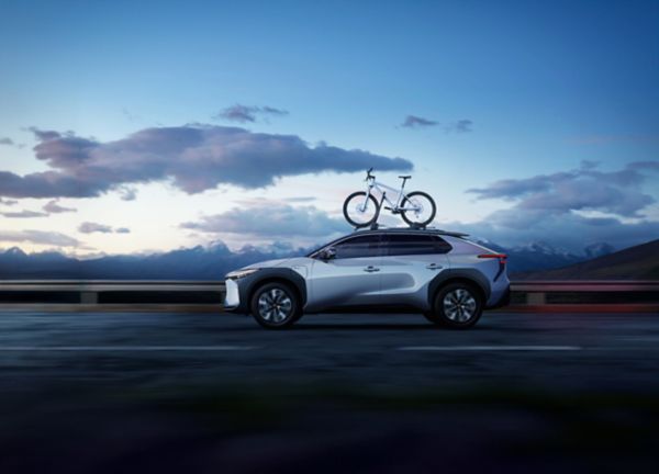 Toyota, fietsdrager, dynamisch beeld, linker zijaanzicht