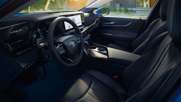 Toyota Mira interieur voorstoelen dashboard stuur