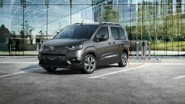 Toyota Proace City Verso Electric exterieur driekwart linksvoor grijs