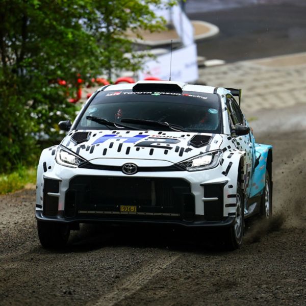 Toyota waterstofrallyauto, exterieur, dynamisch, voorijzde