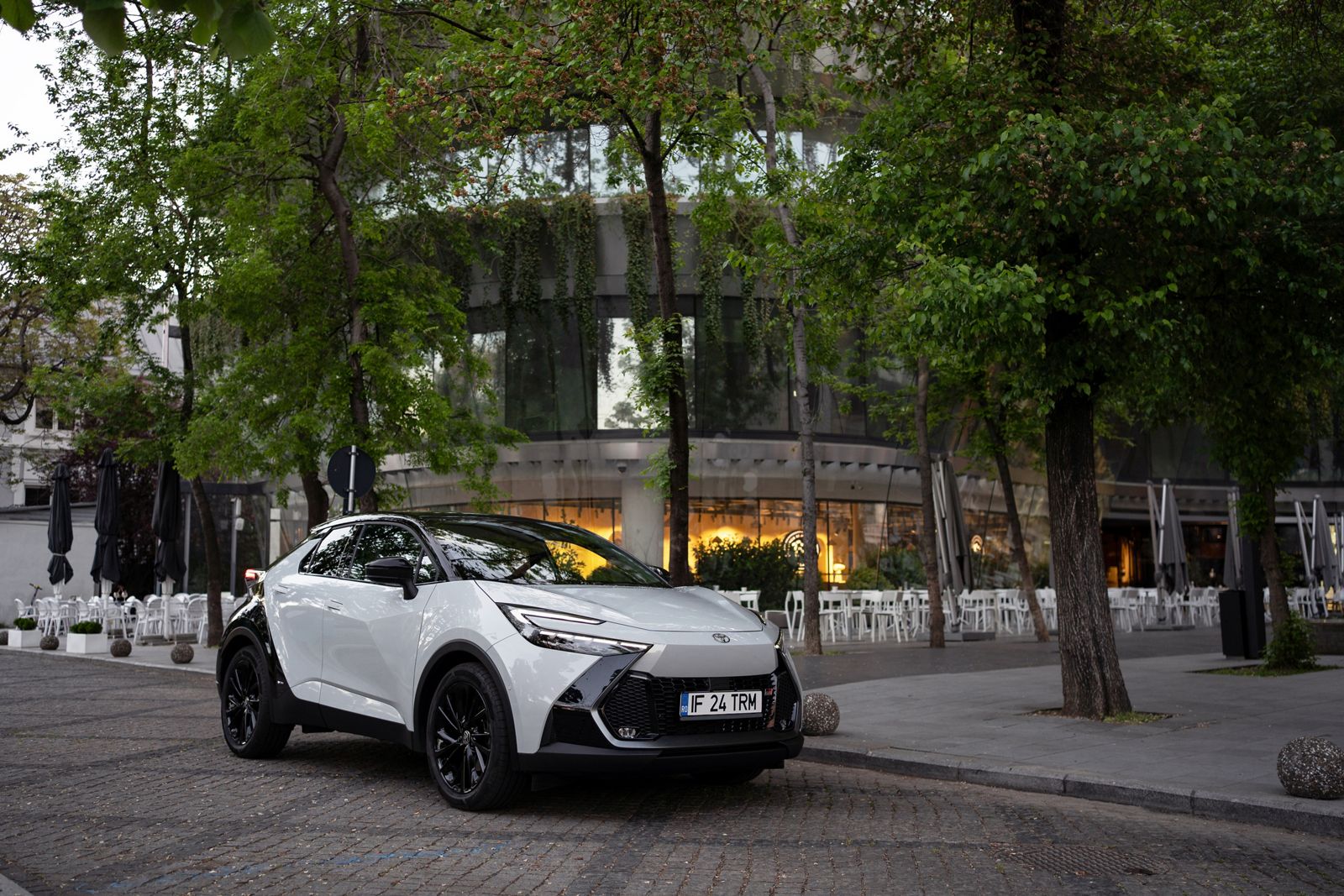 Toyota C-HR exterior, vazut din lateral