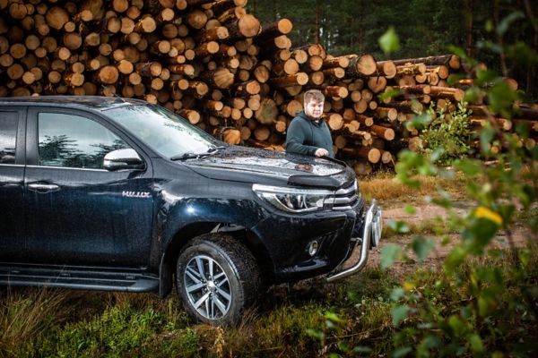 Tomas Töyrylä ja Toyota Hilux