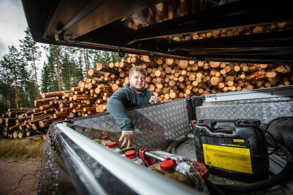 Tomas Töyrylä ja Toyota Hilux