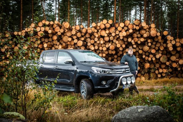 Tomas Töyrylä ja Toyota Hilux