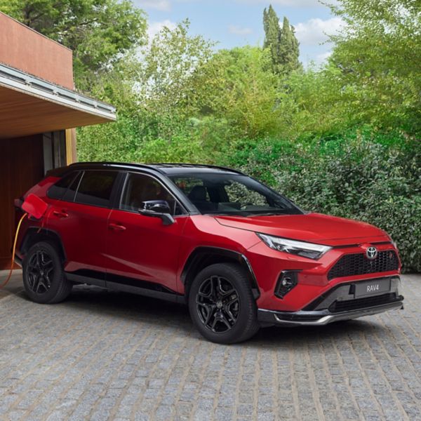 RAV4 GR Sport op een oprit