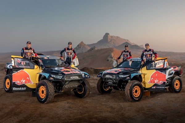 Toyota_RedBull_DKR Hilux Evo Team 2