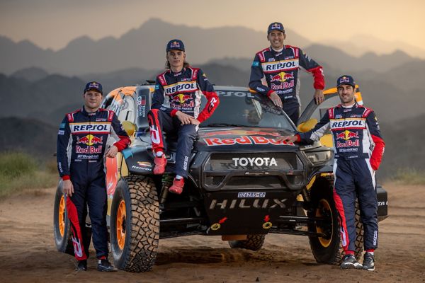 Toyota_RedBull_DKR Hilux Evo Team